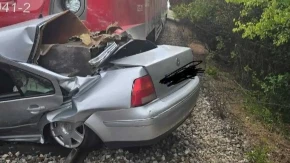 Voz ih nosio više od 100 metara! Majka i sin (3) poginuli u stravičnom udesu, automobil smrskan do neprepoznatljivosti