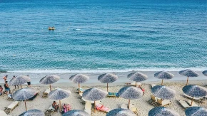 Gospođa se ne postaje, gospođa se rađa: Društvene mreže gore zbog snimka žene na plaži - svi su zanemeli kad je izašla iz vode
