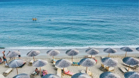 Gospođa se ne postaje, gospođa se rađa: Društvene mreže gore zbog snimka žene na plaži - svi su zanemeli kad je izašla iz vode