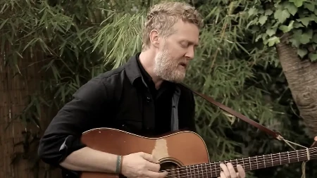 Kantautor i oskarovac Glen Hansard poginuo u saobraćajnoj nesreći!