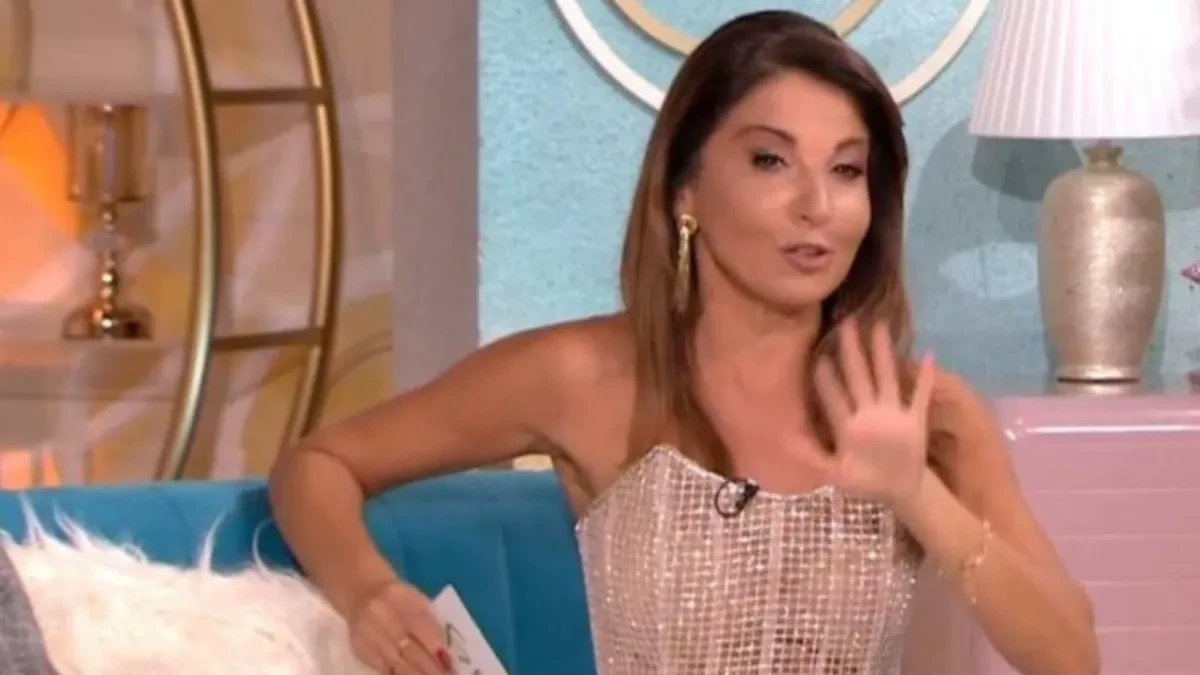 Šok scena usred emisije! Pevačica se nasmejala, a gosti ostali u šoku: Desio se peh sa zubima