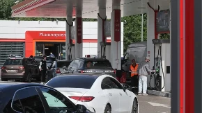 Upalila se lampica za rezervu?! Evo kako da izračunate koliko vam je goriva ostalo