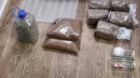 Pao sa više od kilograma marihuane! Policija zaustavila "fijat", droga pronađena u automobilu