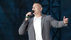 Napadnut Sloba Radanović, pogođen iz publike! Drama na nastupu