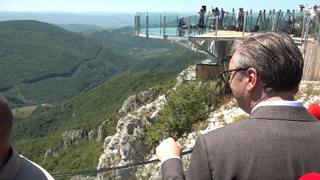 Vučić na Kablaru: Predsednik obilazi čudesnu turističku atrakciju! (FOTO/VIDEO)