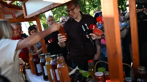 "Još jedna u nizu njihovih laži" Vučić o baki iz Drežnika za koju blokaderi tvrde da nije htela da mu pruži ruku