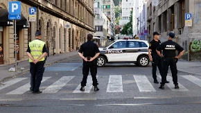 Ponovo haos u Sarajevu: Policija opkolila "rendž rover", pronađen pištolj i tragovi krvi, muškarac povređen!