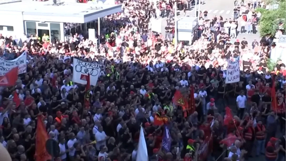 Hiljade radnika Audija izašlo na ulice: Strahuju od zatvaranja fabrika, pod znakom pitanja 100.000 radnih mesta (VIDEO)