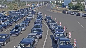 Ovo nije AI, ovo su slike sa graničnog prelaza Srbije! Reke vozila, a tek stiže najprometniji vikend u godini!