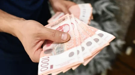 Ovi punoletni građani imaće pravo na duplu isplatu: Stiže 6.000 dinara za sve, a nekima i više novca, evo kome sleduje 12.000 ili čak 18.000 dinara