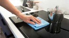Sijaće se kao da je nova: Najbolji trikovi za čišćenje ravne ploče na šporetu