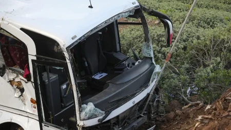 Užasavajuća saobraćajna nesreća! Autobus sleteo u provaliju, ima mrtvih