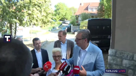Gospođi Zlati osmeh od uha do uha, za kratko vreme mnogo toga se promenilo! Predsednik Vučić obilazi jugoistok Srbije! (VIDEO)