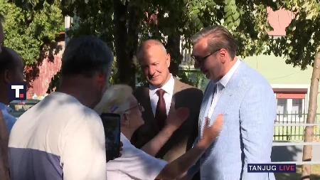 Predsednik Vučić započeo obilazak jugoistoka Srbije: Prve stanice Knjaževac i Svrljig (VIDEO)