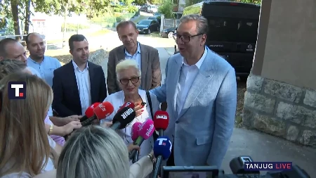 "Dobila sam porodicu!" Baka Zlata rasplakala Vučića, predsednik objavio dirljiv snimak (VIDEO)