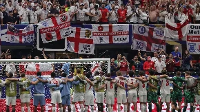 Engleski fudbaleri dočekani zvižducima ispred hotela u Meksiko Sitiju