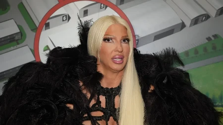 Jedan detalj iz Karleušine nove pesme je pretužan: Posvetila ju je Dušku i opisala do detalja uništeni brak