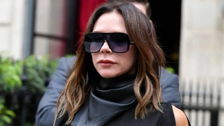 Nekad blam, a sada hit: Viktorija Bekam prošetala crnu haljinu sa originalnim detaljem