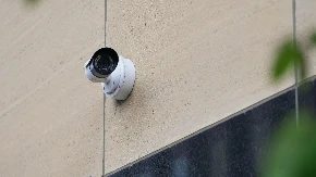 Postavila sigurnosne kamere na kuću, pa otkrila da ima komšiju iz pakla: Imao je neverovatan zahtev - nije mogla da veruje šta traži od nje