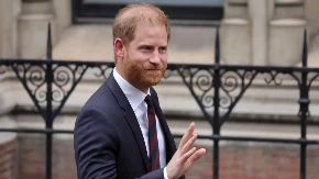 Trebali svi zajedno, a sada dolazi sam, neki problem se desio: Princ Hari stiže u London?
