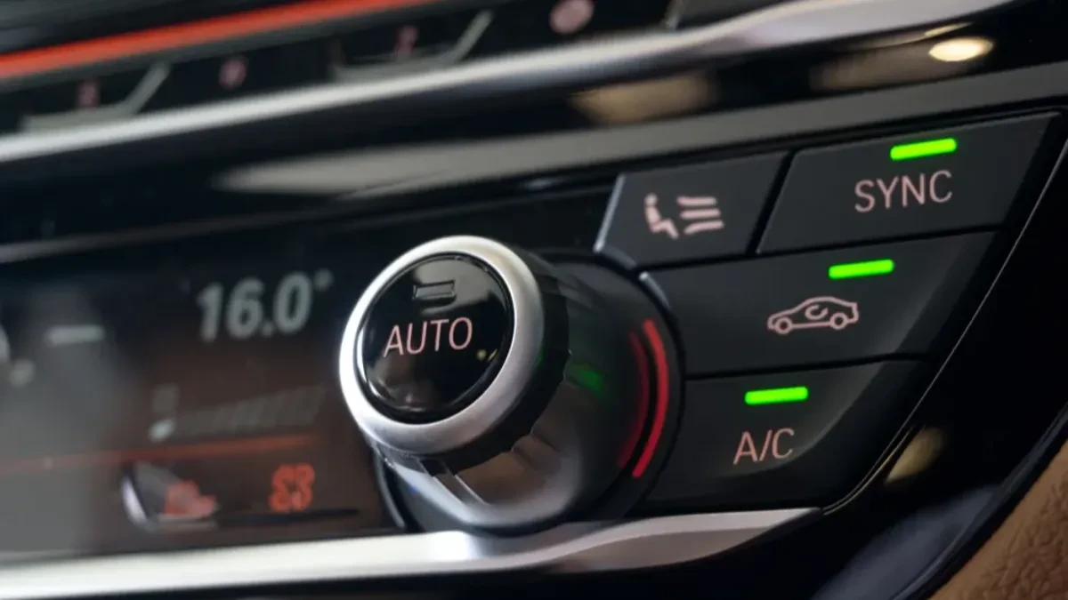 Može doći do skupog kvara: Ako palite klimu čim uđete u auto, niste ni svesni koliku grešku pravite