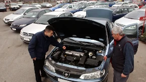 Samo automehaničaru ovo znaju: 7 mirisa koje automobil ispušta pred "smrt"