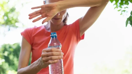 Čas 20 stepeni, čas 36, kako izdržati? Koje ljude ovo najviše pogađa nagla promena vremena, kako pregrmeti prelaze?