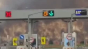 Crni oblak progutao nebo: Pogledajte jezive snimke buktinje u Inđiji (VIDEO)