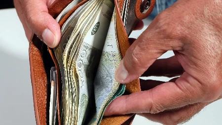 Ovim penzionerima stiže novac na ruke: Isplata kreće danas