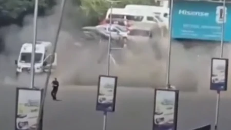 Panika u Damasku! Eksplozije oko Makronovog hotela, uplašeni ljudi beže (VIDEO)