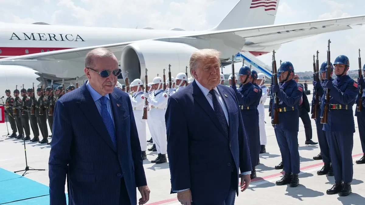 Tramp stigao u Ankaru: Na aerodromu ga dočekao Erdogan
