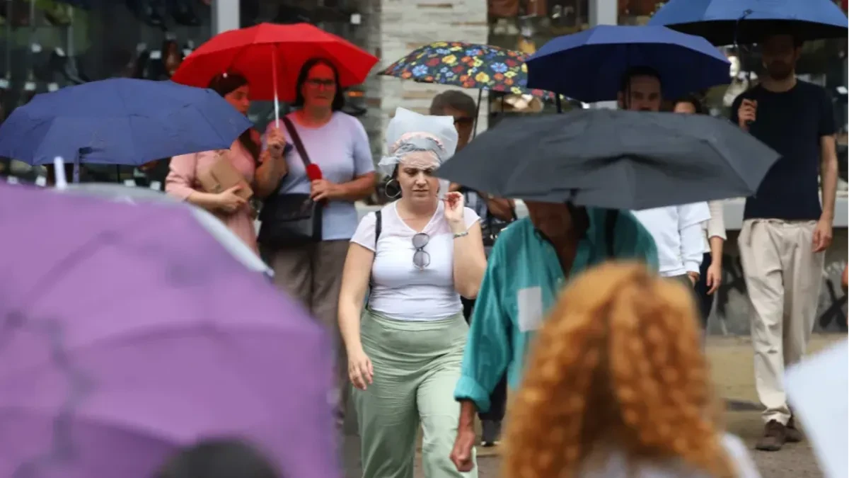 Gotovo je sa lepim vremenom! Hladan front stiže već ujutru, a evo u kojim delovima zemlje kreće potop!