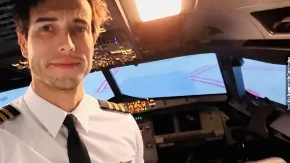 Pilot usred leta otvorio vrata aviona i iskočio! Ono što je studentkinja uradila nekoliko sekundi kasnije ostavlja bez reči