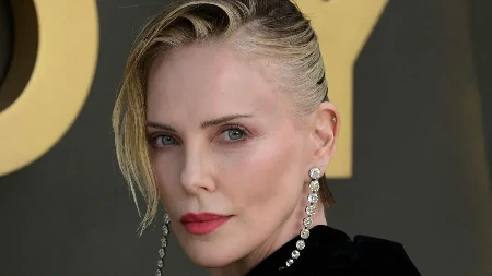 Šarliz Teron (50) skinula se u toples! Na sebi je samo imala dijamantne minđuše