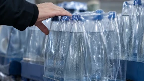 Ako imate ovu flaširanu vodu, odmah je bacite! Otkrivena bakterija koja može da izazove sepsu