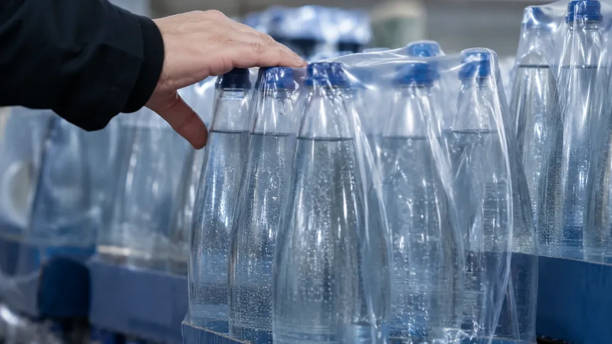 Ako imate ovu flaširanu vodu, odmah je bacite! Otkrivena bakterija koja može da izazove sepsu