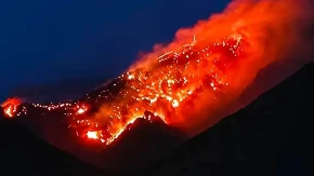 Vatrena stihija guta sve pred sobom: Požar iz Hrvatske prešao u BiH, plamen stigao do samih kuća!