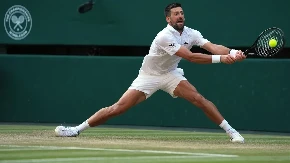 Novak Đoković se posle više od pet sati borbe plasirao u polufinale Vimbldona