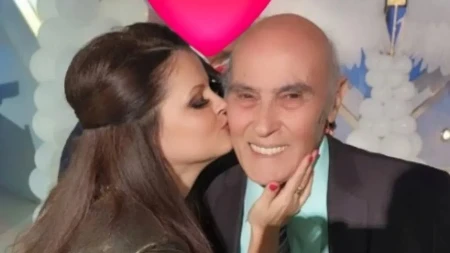 Pevač (88) imao moždani udar, a pričalo se da će svu imovinu ostaviti 41 godinu mlađoj devojci umesto deci 