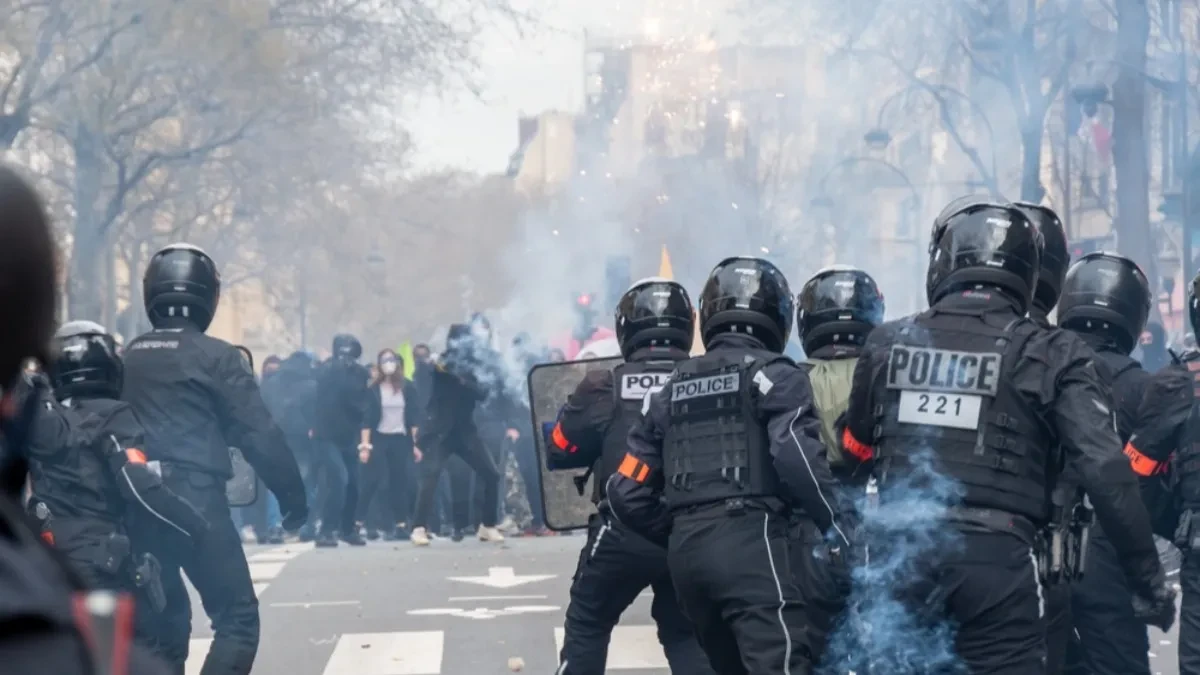 Policija dobila dozvolu da ubija? Francuski parlament usvojio kontroverzni zakon o upotrebi oružja