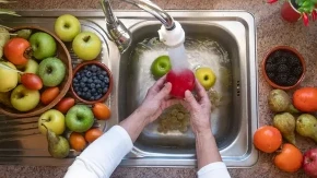 Da li soda bikarbona zaista skida pesticide sa povrća? Stručnjaci otkrili kako se pravilno koristi i koje greške svi prave