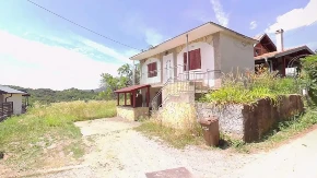 "Nemojte tako jeftino prodavati" Oglas za kuću u prestonici od 50.000 izazvao lavinu komentara