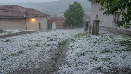 Požega pod ledom! Jak grad tukao bez milosti, meteorolozi otkrili šta Srbiju čeka noćas