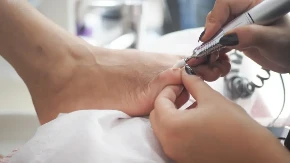 Ma kakav frenč, samo ovaj i nijedan drugi: Najpopularniji letnji pedikir, žene počele da traže samo ovo