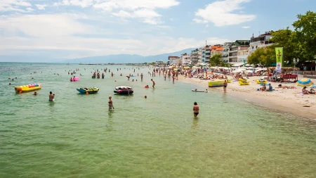 "Vratili smo se iz Grčke, a onda je krenuo pakao!" Turisti masovno prijavljuju osip posle letovanja u Paraliji, svi sumnjaju na isti uzrok