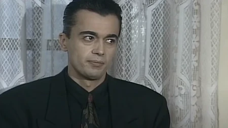 Zaludeo je sve žene u Srbiji, a onda se povukao, pustio kosu i neprepoznatljiv je: Evo gde je i kako danas izgleda Roki iz "Srećnih ljudi"