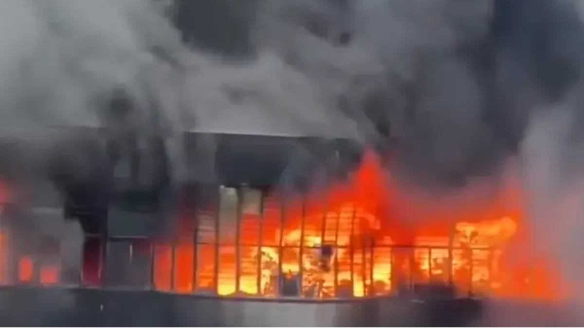 Jeziva tragedija, Kina zavijena u crno: Više od 20 mrtvih u stravičnom požaru, stotine vatrogasaca na mestu nesreće!