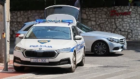 Pucao na specijlace iz poluautomatske puške: Pretio da će pobiti policajce, u kući pronađena gomila municije