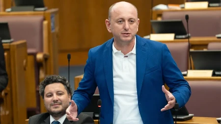 Pukla bruka: Milan Knežević pokazao kompromitujući Spajićevu fotografiju
