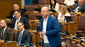 Knežević zapalio Skupštinu, ogolio decenije progona Srba: "Neću lažno pomirenje"